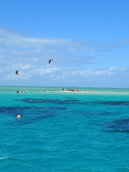 Upolu Cay with kite surfers
