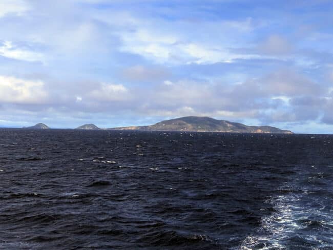Steaming away from Lizard Island