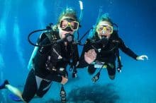 Learn to dive scuba divers